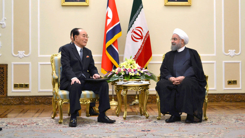 De Noord-Koreaanse parlementsvoorzitter Kim Yong-Nam op bezoek bij de Iraanse president Rouhani (7 augustus 2017)