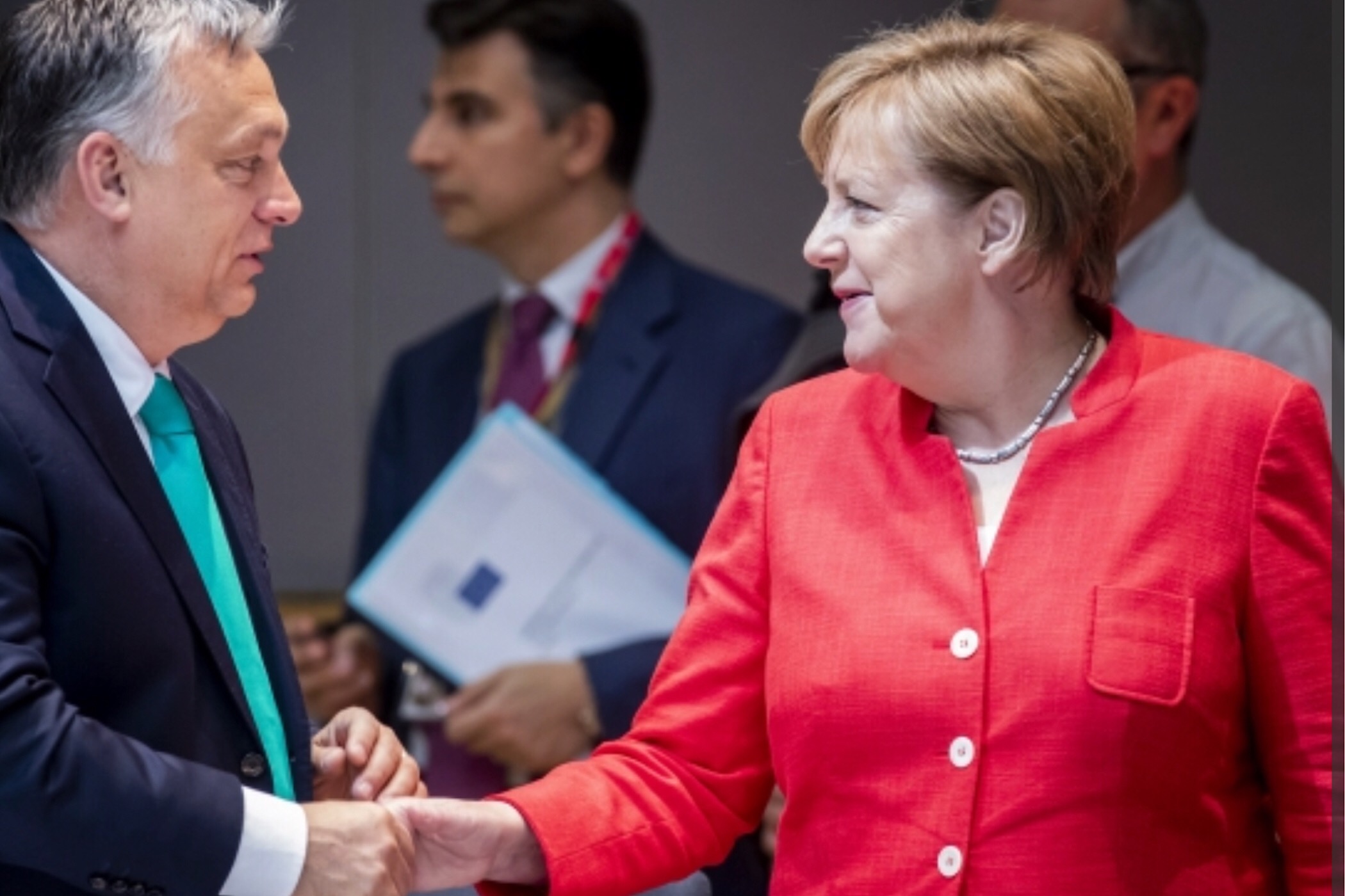 Premier Viktor Orbán en Bundeskanzler Angela Merkel op de EU-top (28-29 juni 2018)