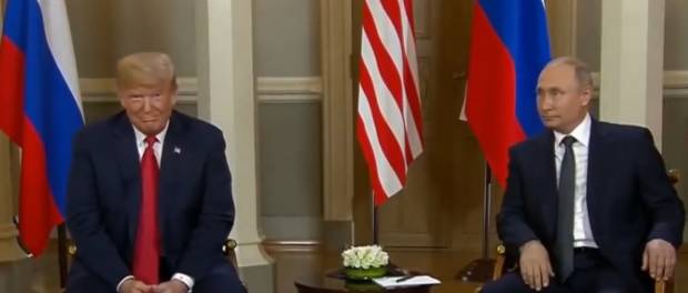 Donald Trump en Vladimir Poetin tijdens hun topoverleg in Helsinki (16 juli 2018)