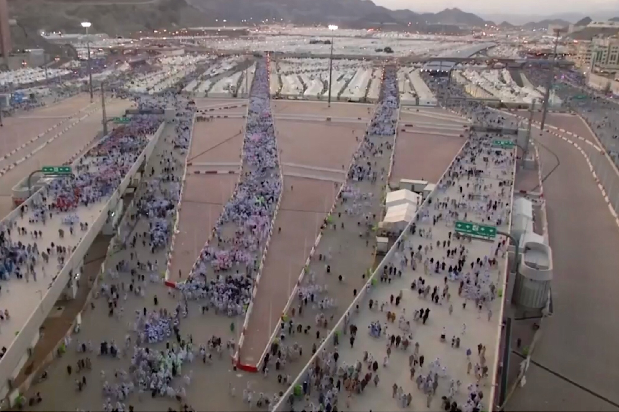 Pelgrims in Mekka, op weg naar de Ka’abah.
