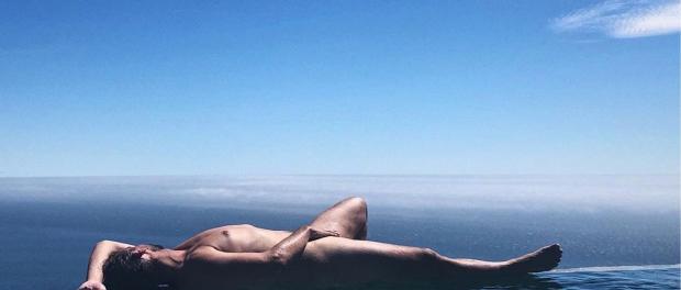 Thierry Baudet op het strand