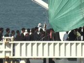 Eritreese migranten aan boord van de Diciotto in de haven van Catania