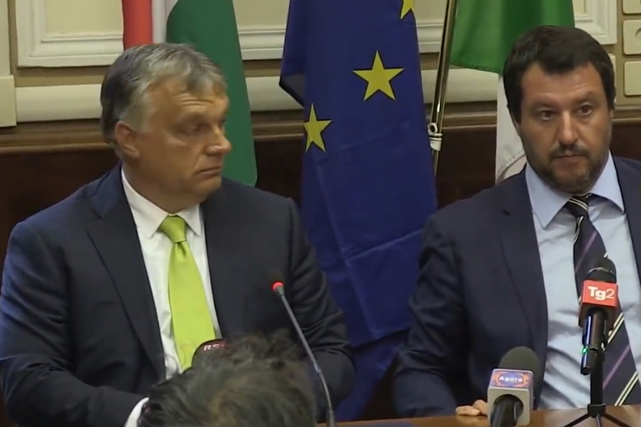Premier Viktor Orbán van Hongarije en minister Matteo Salvini van Italie in overleg op 28 augustus 2018