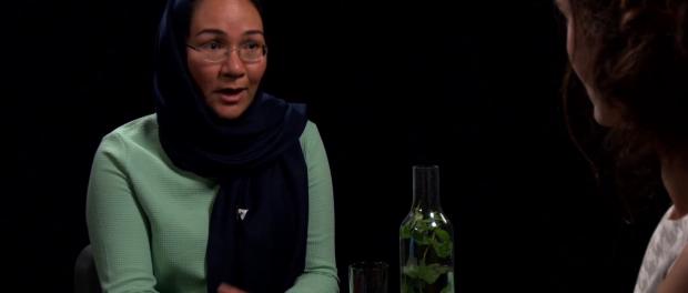 Shirin Musa geïnterviewd door Esther van Fenema bij Café Weltschmerz (28 juli 2017).