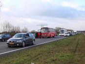Bus met anti-Zwarte Piet actievoerders op geblokkeerde snelweg A7 (18 november 2017)