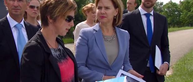 Minister Cora van Nieuwenhuizen van Infrastructuur en Waterstaat met haar ambtelijke staf op werkbezoek in Brabant.