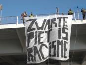 Spandoek bij intocht Sinterklaas in Rotterdam (17 november 2018)