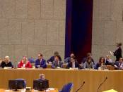 Glunderende Kamerleden bij plenair debat over de Klimaatwet
