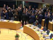 Regeringsleiders begroeten elkaar op de EU-Top van 25 november 2018.