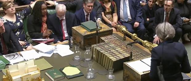 Theresa May tijdens haar verklaring na de stemming over de Brexit-deal (15 januari 2018).