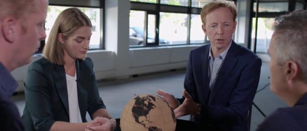 NOS-meteorologen Peter Kuipers Munneke, Willemijn Hoebert, Gerrit Hiemstra en Marco Verhoef bespreken de dreigende ondergang van de wereld door het veranderende klimaat.