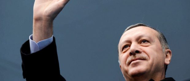 Titelfoto artikel Johannes Vervloed voor OpinieZ.com “Erdogan steekt middelvinger op naar Westen en NAVO”