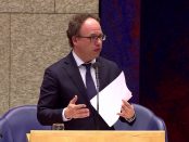 Titelfoto OpinieZ-artikel Jan Gajentaan “Politici: handen af van de ZZP-ers”