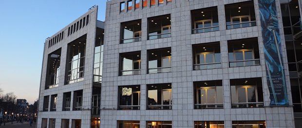 Titelfoto bij artikel Samirrha Tarrass op OpinieZ.com “Links bolwerk Amsterdam degradeert autochtonen tot tweederangs burgers”