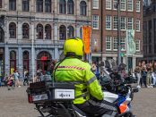 Titelfoto bij artikel Gert Reedijk op OpinieZ.com “Het is de tijd van de gezagsfobie”