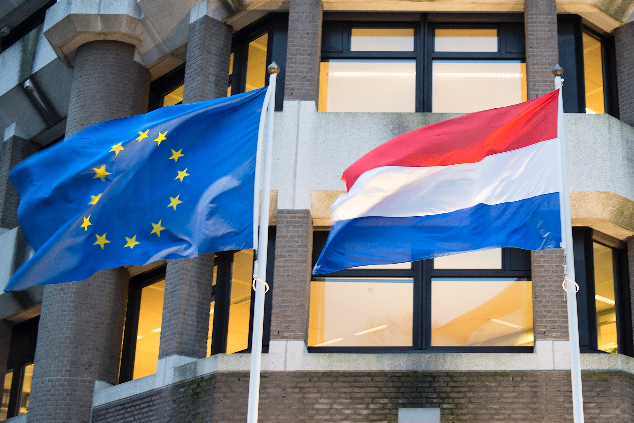 Titelfoto bij artikel Redactie OpinieZ op OpinieZ.com “Nederland, de EU en de euro: verstandig verder (1)”