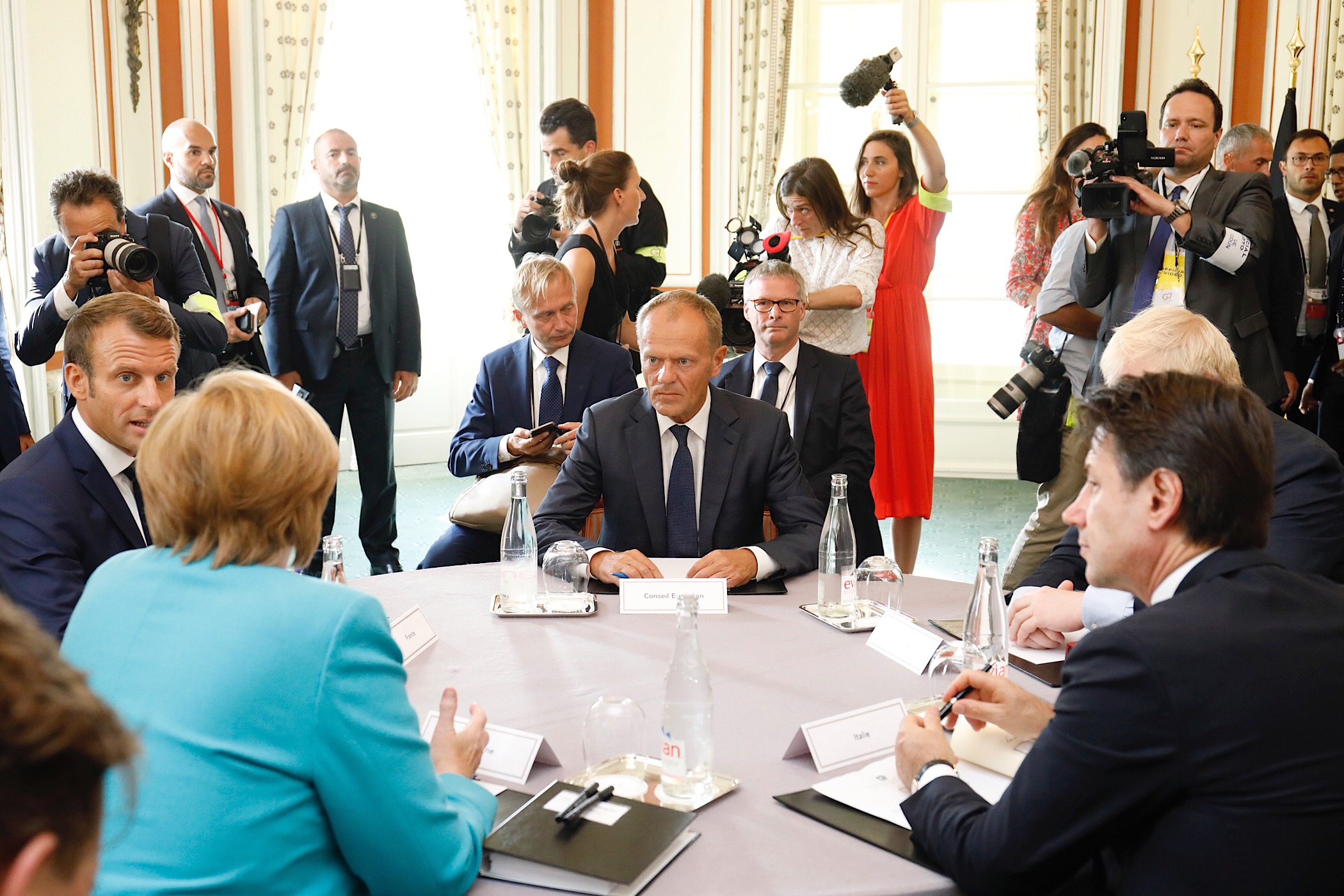 Titelfoto bij artikel George van Bergen op OpinieZ.com “Nexit: het antwoord op Brusselse onzin”