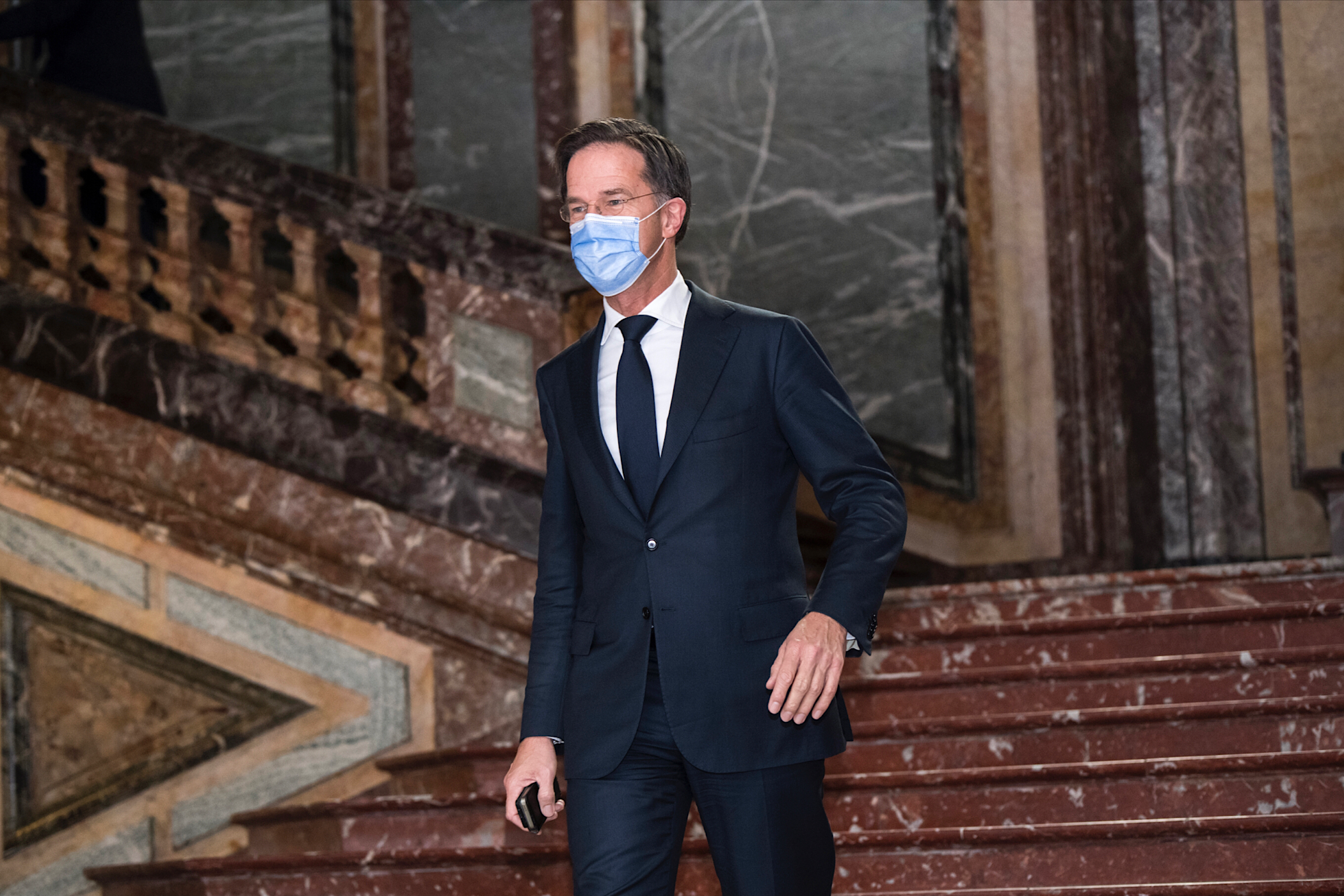 Titelfoto bij artikel Het wantrouwen van Rutte en andere controlfreaks alma van hees Opiniez