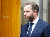 Titelfoto artikel Hoe doorbreken we de coronapolarisatie? Jan gajentaan opiniez