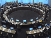 Titelfoto bij artikel Inflatie, renteverhoging en Oekraïnecrisis brengen einde euro dichterbij Johannes vervloed opiniez