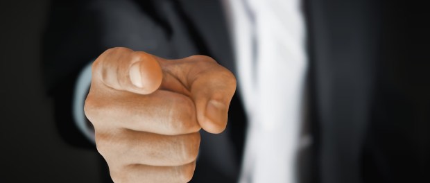 Titelfoto bij artikel Overheid voert psychologische oorlog tegen de burger Ines van bokhoven opiniez