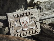 Titelfoto bij artikel Over schurende kunst, linkse deugbrigades en dreigementen Ines van bokhoven opiniez