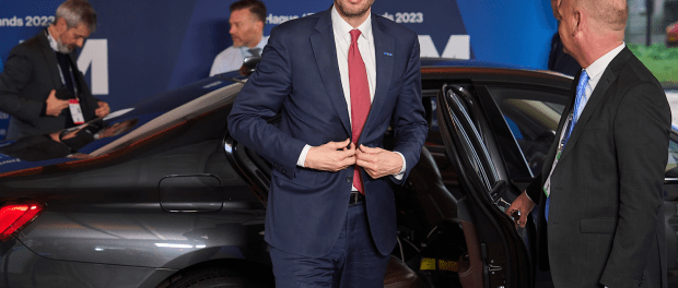 Titelfoto bij artikel Hypocriete uitspraak Wopke Hoekstra over respecteren rechtsstaat maaike van charante opiniez