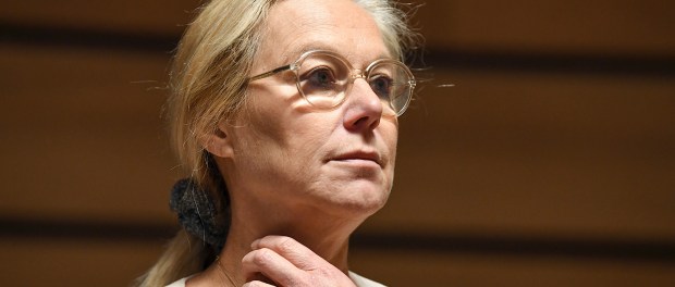 Titelfoto bij artikel Sigrid Kaag heeft echt lak aan vrouwenrechten ines van bokhoven opiniez