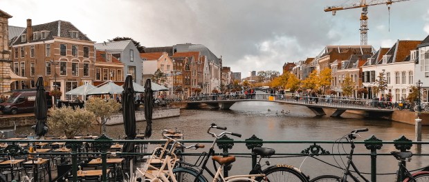 Titelfoto bij artikel De 15 minuten-stad: hoe een utopie een nachtmerrie dreigt te worden Alma van hees opiniez