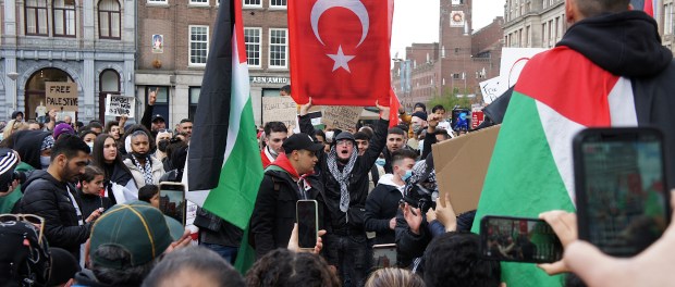 Titelfoto bij artikel Hoe zat het ook al weer met de integratie van islamitische nieuwkomers? Ines van bokhoven opiniez