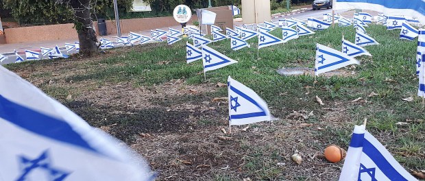 Titelfoto bij artikel Van onze correspondent in Israël: Opa, waarom is er oorlog? Simon soesan opiniez