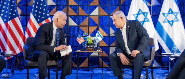 Titelfoto bij artikel De 'Bear Hug' van Joe Biden Victor rosenthal opiniez