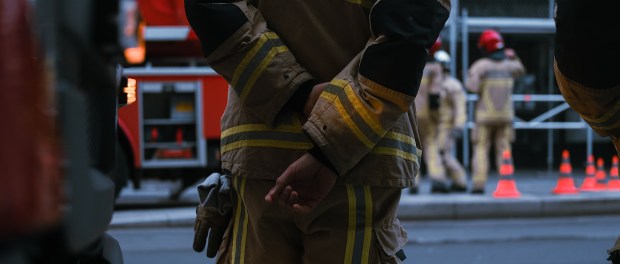 Titelfoto bij artikel Brandweer Amsterdam overspoeld met wokewaanzin Ines van bokhoven opiniez