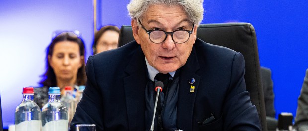 Titelfoto bij artikel EU-Commissie wil weer stap zetten naar Europese Defensie Unie Johannes vervloed opiniez