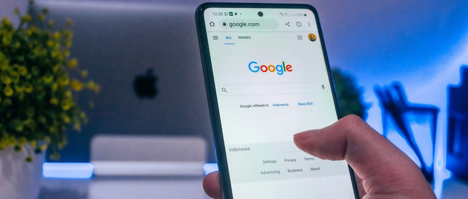 Titelfoto bij artikel Google misbruikt AI voor woke-indoctrinatie Alma van hees opiniez