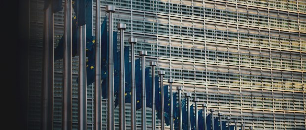 Titelfoto bij artikel Met crisisdenken en regelzucht wordt EU geen wereldleider bauke geersing opiniez