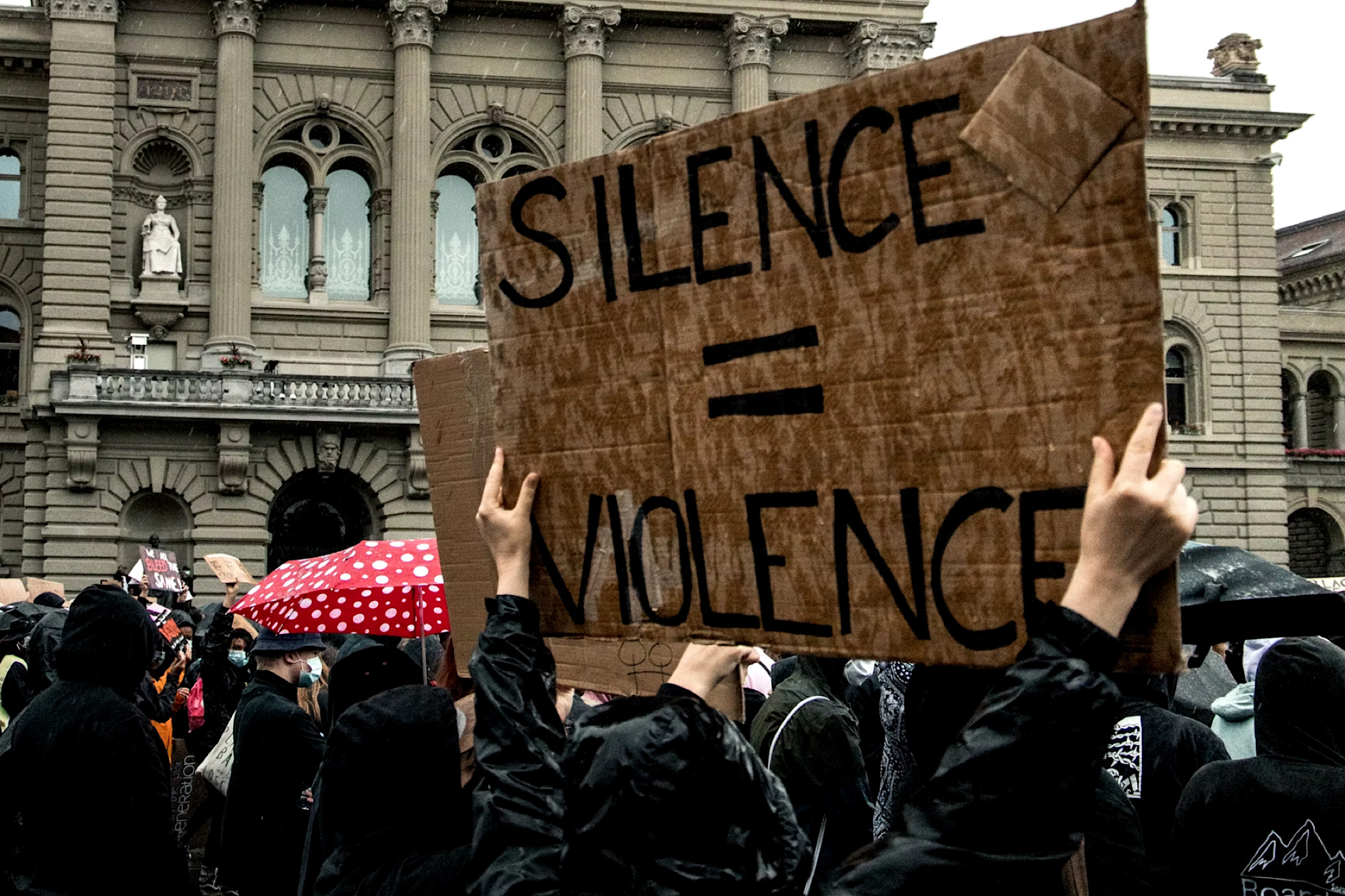 Titelfoto bij artikel Over de normen en waarden van De Volkskrant Maaike van Charante opiniez
