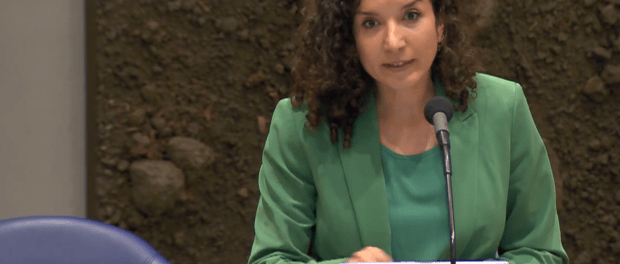 Titelfoto bij artikel Het verwarrende aftreden van Nora Achahbar – een reconstructie Bauke geersing opiniez