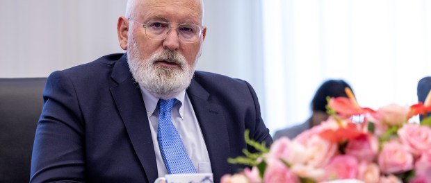Titelfoto bij artikel Het morele failliet van #nietinmijnnaam Maaike van Charante opiniez