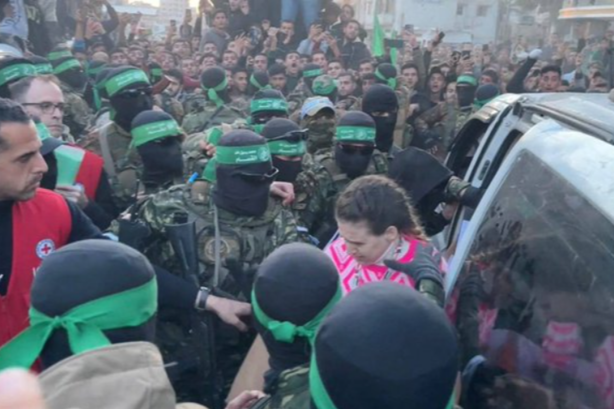 Titelfoto bij artikel Eerste gijzelaars vrij, maar westen moet haat in Gaza onder ogen zien Maaike van charante opiniez