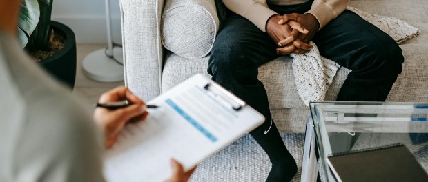 Titelfoto bij artikel GGZ volledig vastgelopen in regels en bureaucratie Gert reedijk opiniez