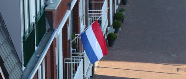 Titelfoto bij artikel Voorwaardelijk herdenken op 4 mei is ongepast politiek activisme fleur vandel opiniez
