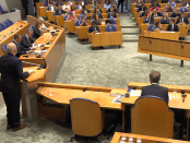 Titelfoto artikel De al vroeg ingezette val van een 'rechts' kabinet Rene dercksen opiniez
