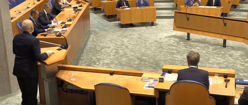 Titelfoto artikel De al vroeg ingezette val van een 'rechts' kabinet Rene dercksen opiniez
