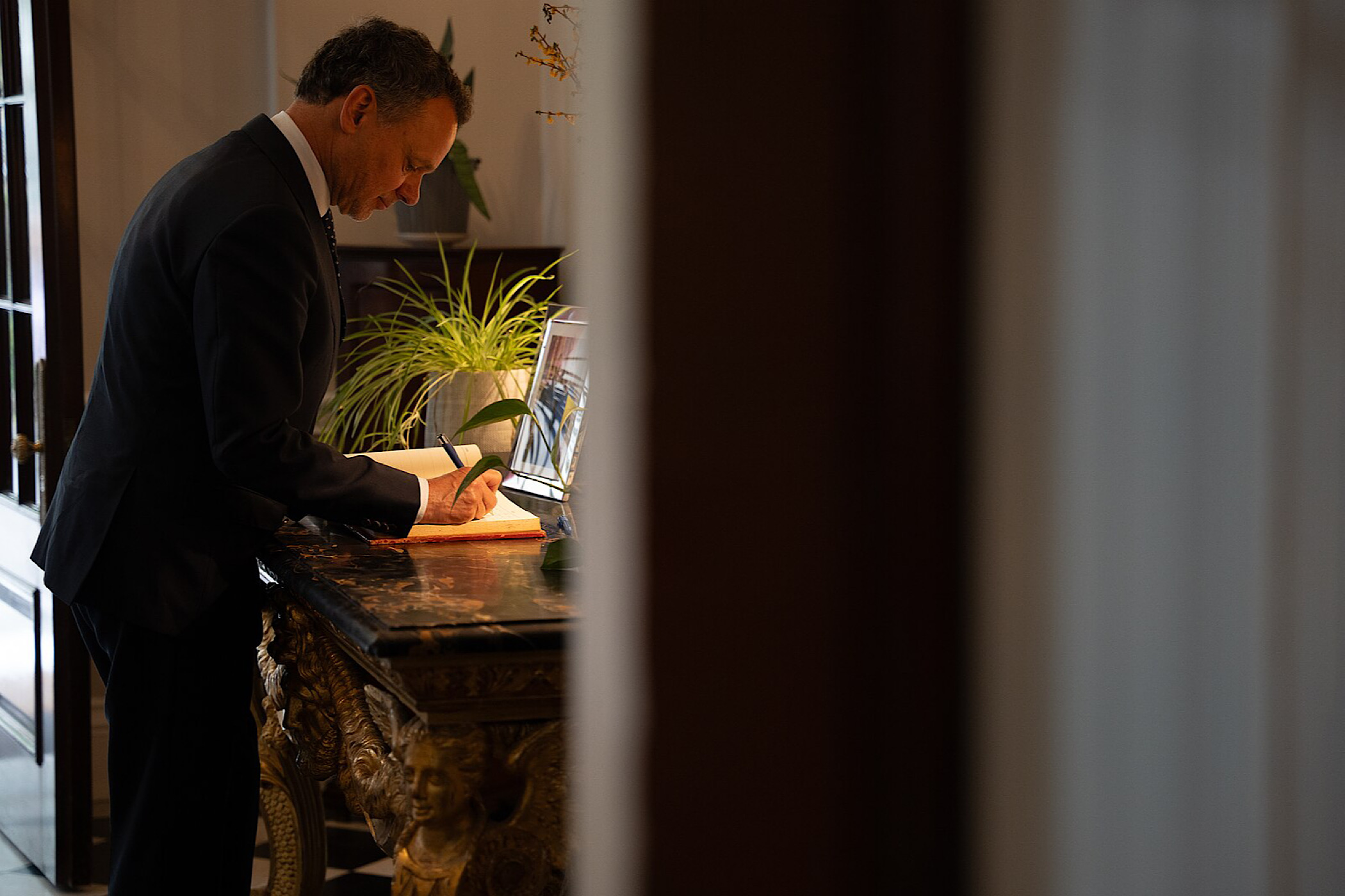 Titelfoto Vertrek incompetente NSC-minister Veldkamp terecht Paul Verburgt opiniez