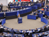 Titelfoto artikel Belaagde Ursula von der Leyen kiest voor vlucht naar voren Pieter cleppe opiniez