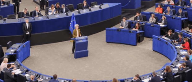 Titelfoto artikel Belaagde Ursula von der Leyen kiest voor vlucht naar voren Pieter cleppe opiniez