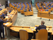 Titelfoto bij artikel Onze welvaart lekt weg, want we worden bestuurd door leken René dercksen opiniez