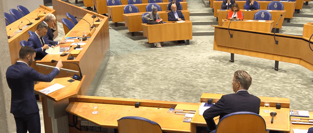 Titelfoto bij artikel Onze welvaart lekt weg, want we worden bestuurd door leken René dercksen opiniez