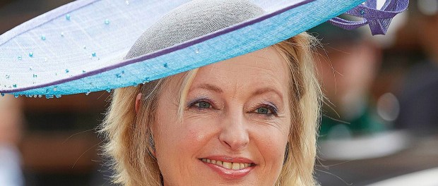 Titelfoto artikel Jet met de dubbele pet marcia van gelderen opiniez